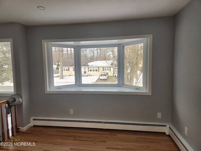 Photo - 883 Roundtree Dr