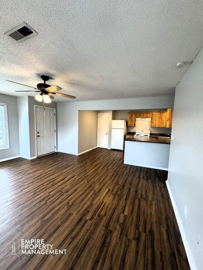 Photo - Move-In Special!! Unidad B