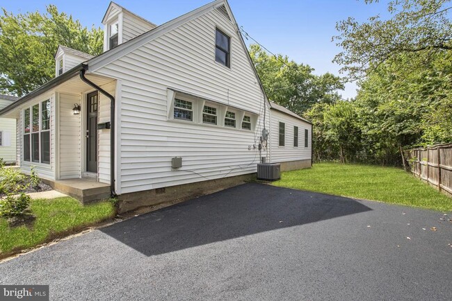 Photo - 6916 Columbia Dr