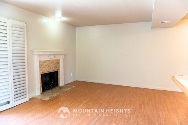 415 E Creekside Cir Unit C