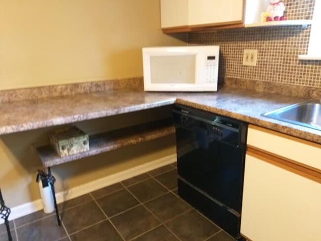 Photo - 41 Sylvia Ave Unidad #2