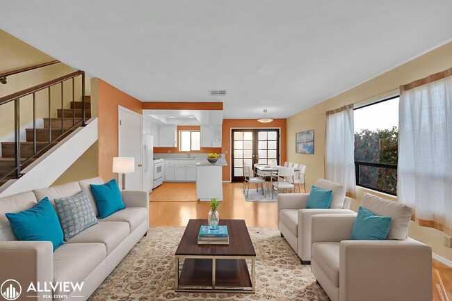 Building Photo - 2 Bed/2 Bath Talmadge Townhome with Garage