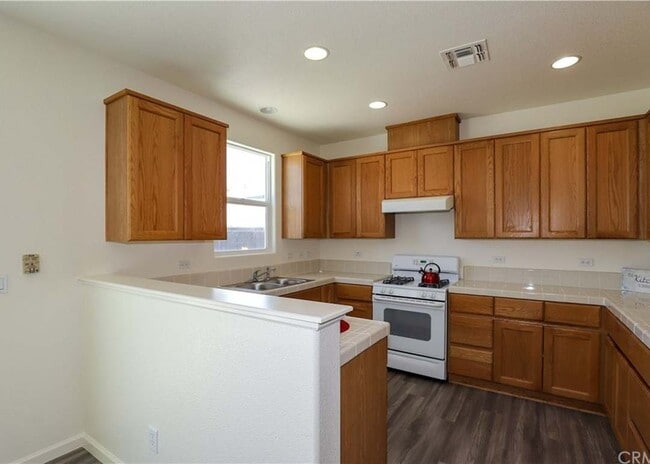 Photo - 468 Beckman Way