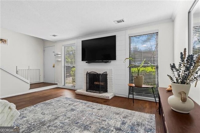 Photo - 1028 Riverbend Club Dr SE