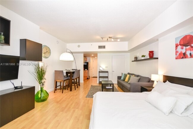 Photo - 1750 N Bayshore Dr Unidad 1211