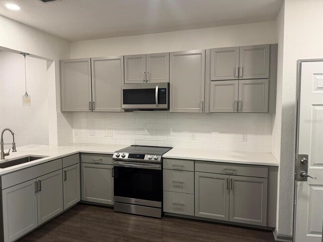 Photo - 2865 Polana St