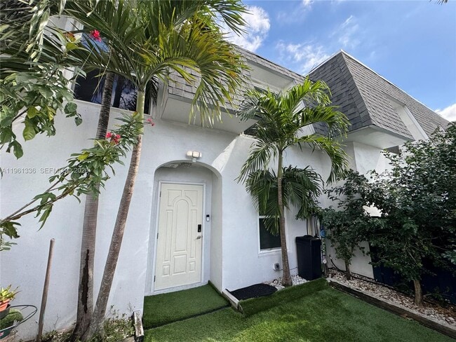 Building Photo - 4028 SW 67th Terrace