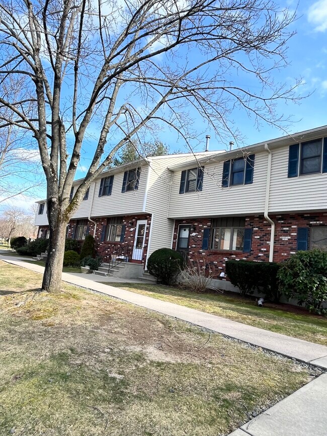 44 Brookside Vlg Condo Unit 44 Condo for Rent in Enfield, CT