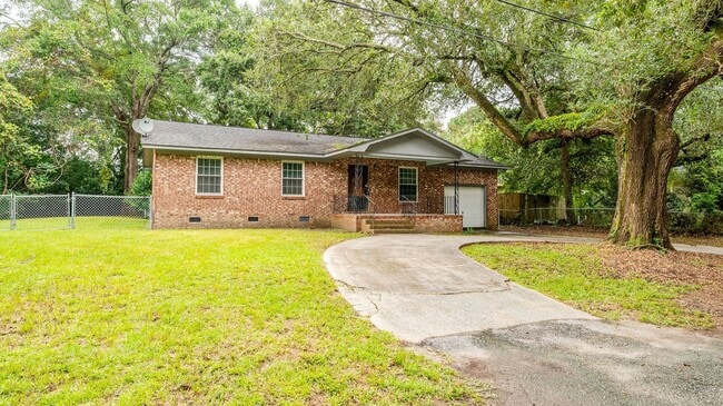 Photo - 3 Bedroom 1.5 Bath House in Hobcaw Point - Mount Pleasant