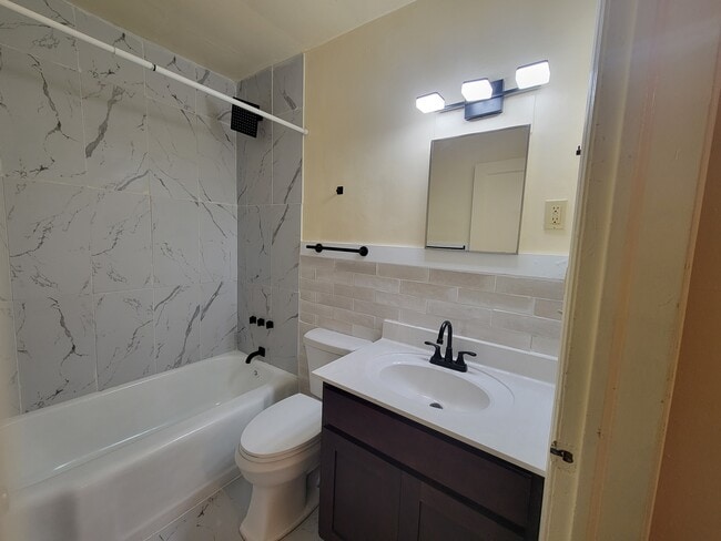 Photo - 640 Rowan Dr