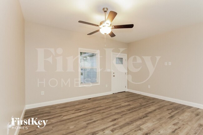 Photo - 409 Lakeridge Dr