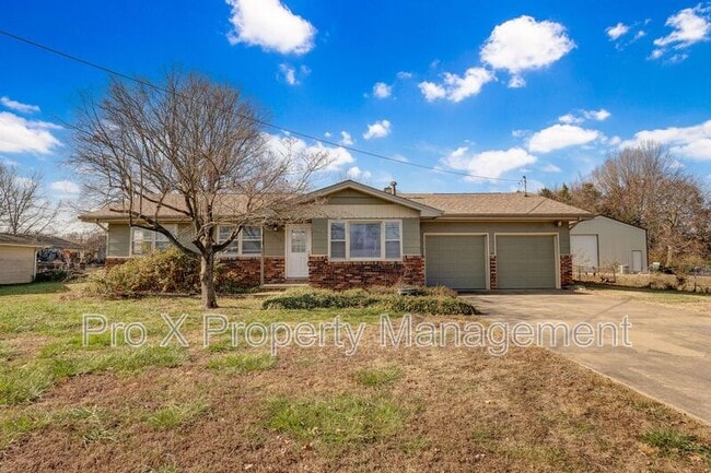 Building Photo - 5431 N Lakewood Dr