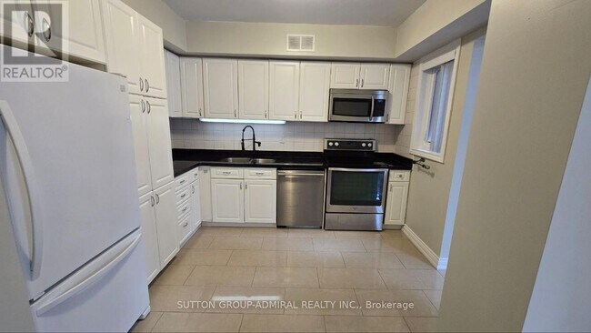 Photo - 37 - 37 LAURELEAF,THORNHILL LAURELEAF ROAD