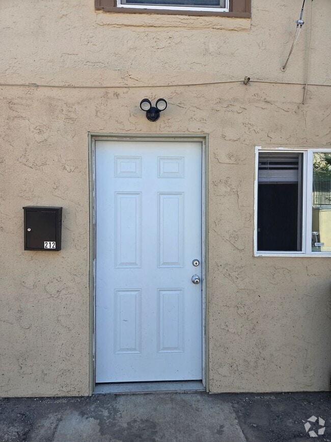 Building Photo - AVAILABLE NOW Rental