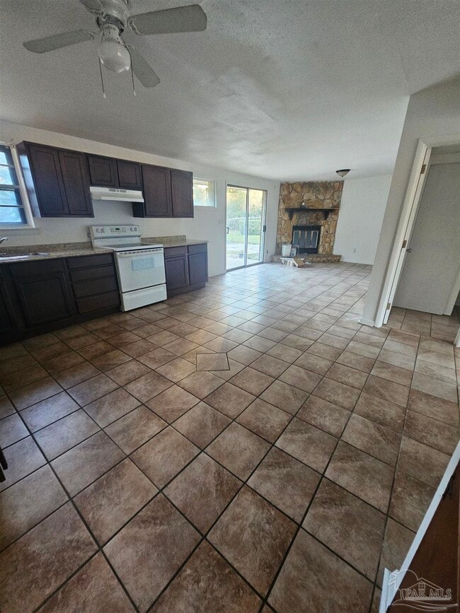 2221 Creighton Rd