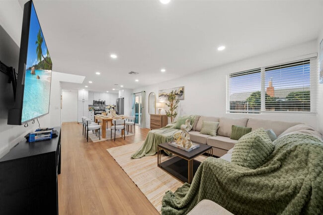 Photo - 1676 Raynell Way Unit ID1316300P