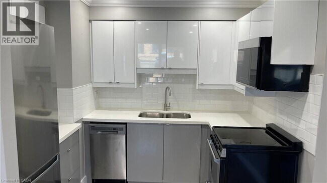 Photo - 700 Lawrence Rd Unité 102