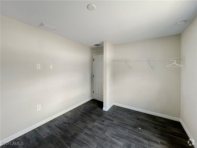 Building Photo - 1304 W 12th St Rental
