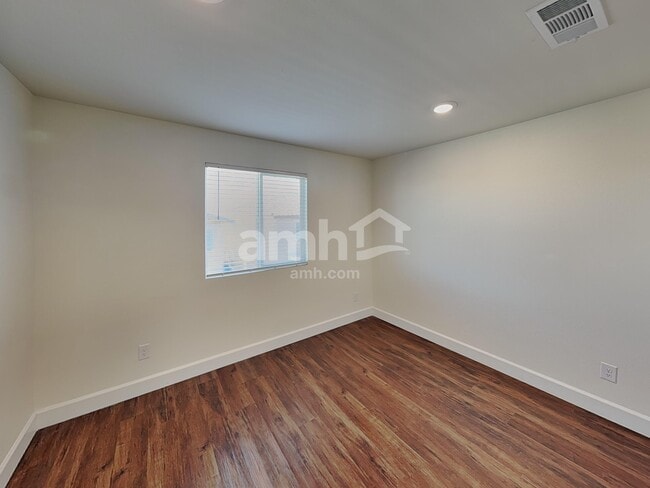 Photo - 290 Austin Bellerose Pl