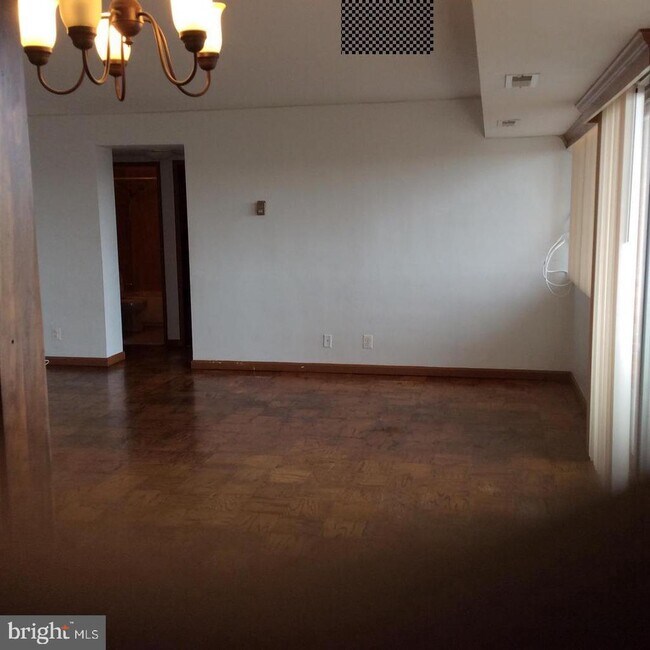 Photo - 5831 Quantrell Ave Unit 409