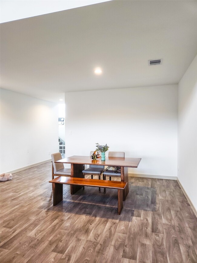 Photo - 7219 Sunbreeze Ln