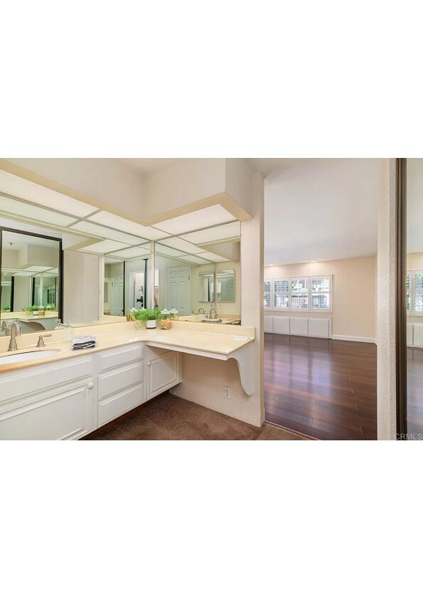 Master Bath looking to Master Bedroom - 5705 Friars Rd Unit 9