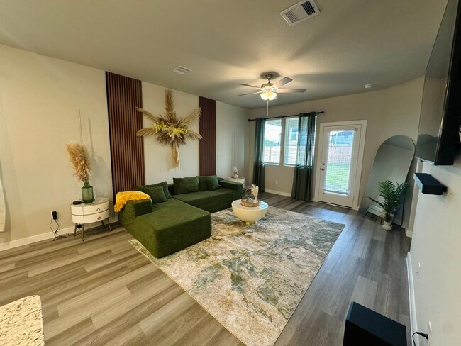 Photo - 5608 Madden Ln