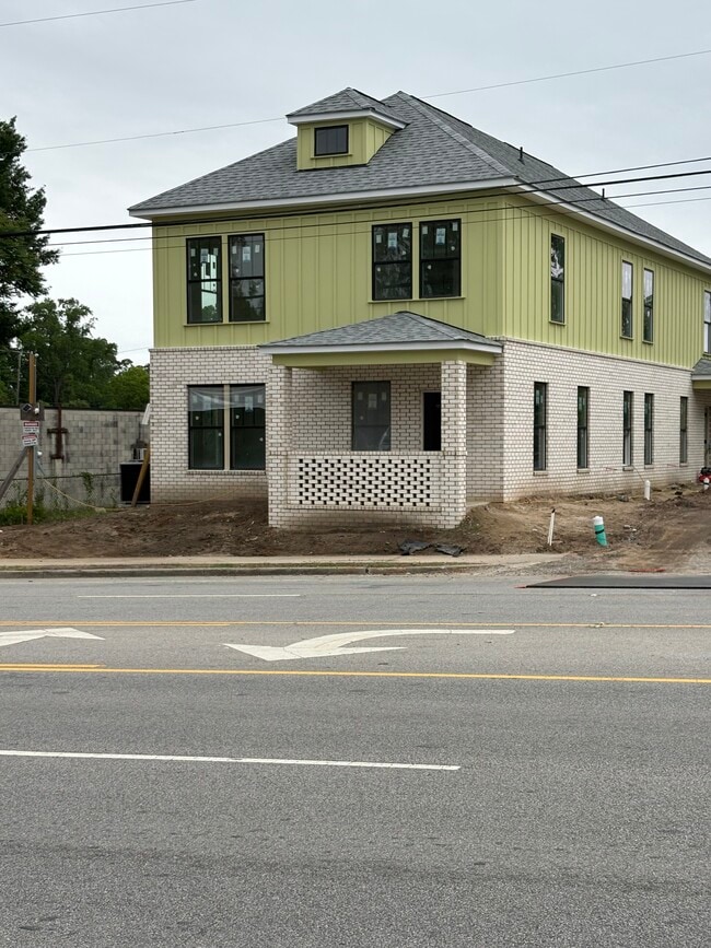 Photo - 2462 Millwood Ave