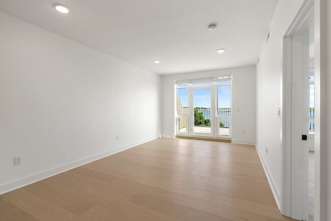 Photo - 917 Bennington St Unit PH506