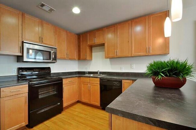 Photo - 711 W 32nd St Unidad 105