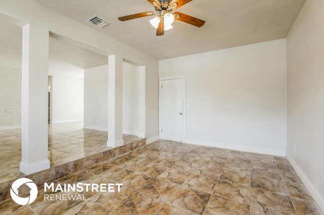 Photo - 900 NW 199th St