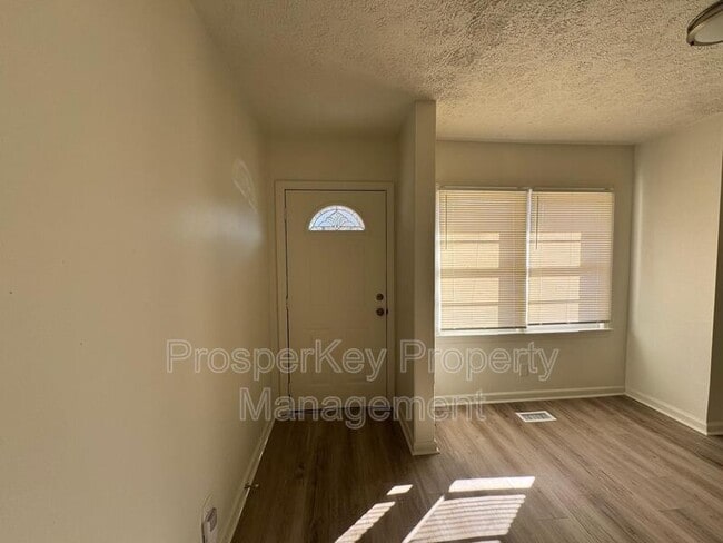 Photo - 4211 Searcy St