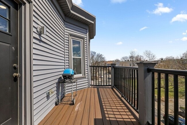 Photo - 77 Torrey St Unit 3
