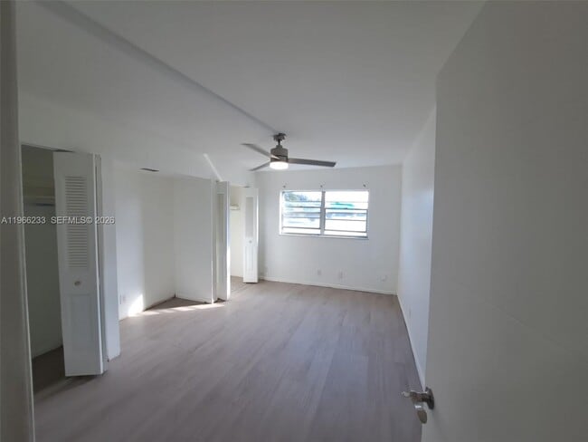 Photo - 5100 SW 90th Ave Unidad 208