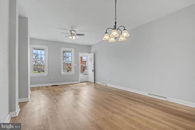 Photo - 203 N Dupont St