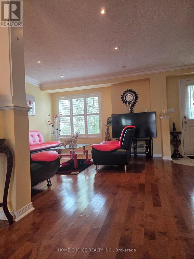 Photo - 460 Woodmount Dr