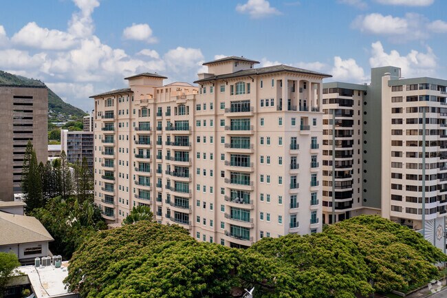 The Courtyards at Punahou - The Courtyards at Punahou Apartments