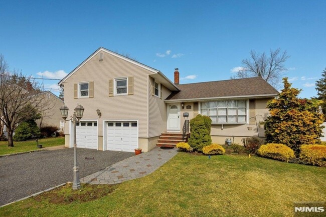 Photo - 327 Webster Dr