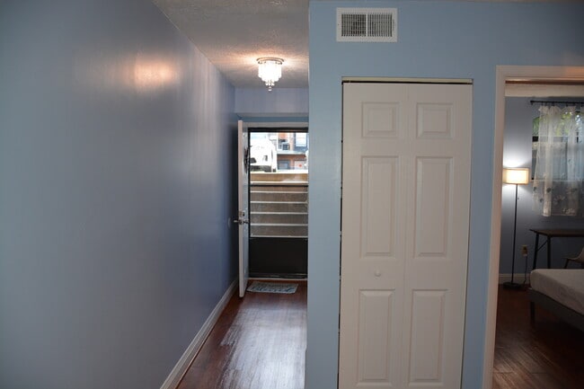 Photo - 3267 Niagara Sq