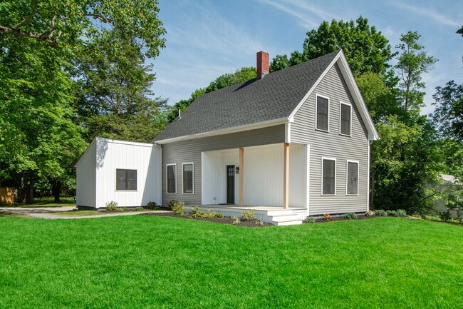 Building Photo - 215 Gardner St Unit #1