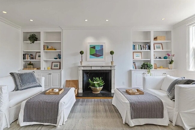 Building Photo - 1-bedroom, 1-bathroom fully updated residence features elevator access, outdoor space, central A/...