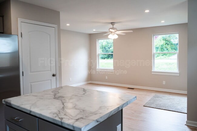 Photo - 614 Hillview Rd