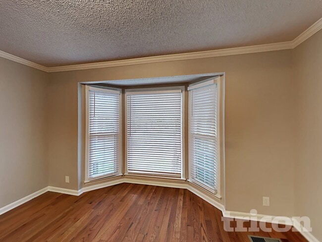 Photo - 2113 Putnam Ln