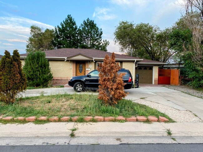 Photo - 1374 S Benton St