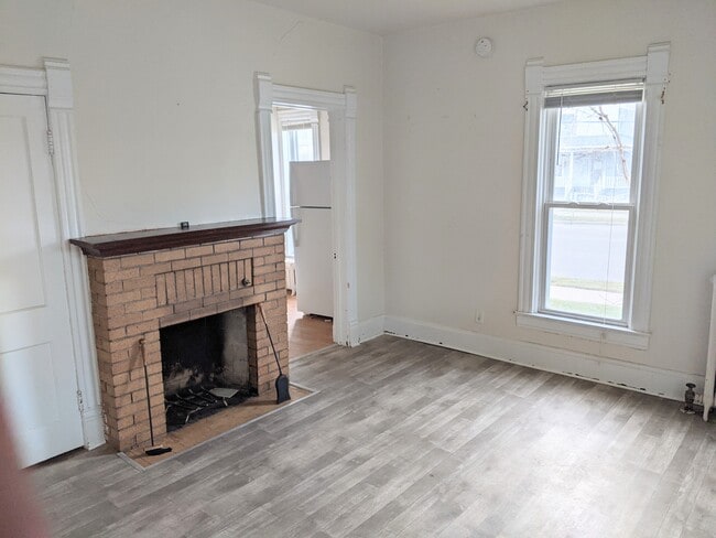 Studio - 529 W Ionia St Apartments Unit 1