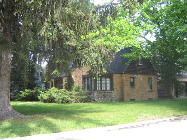 Photo - 917 S University Ave