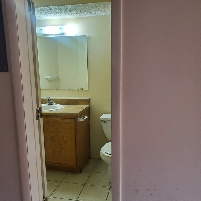 Photo - 1234 E Elm St Unit F17