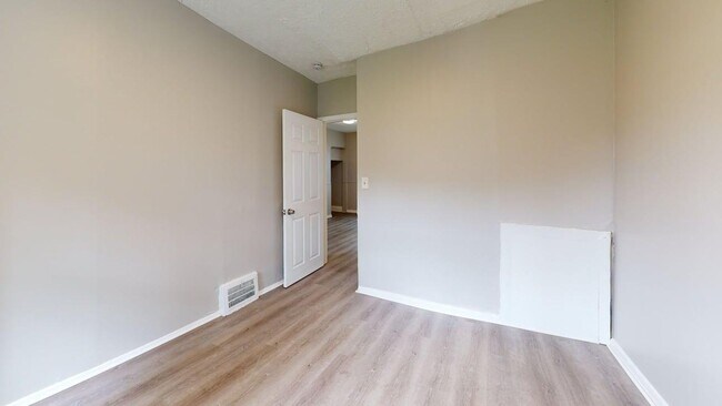 Photo - 888 Rondel Rd Unit 1 - Down