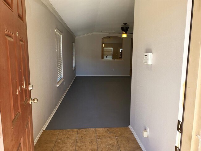 Photo - 5804 Grampian Cove