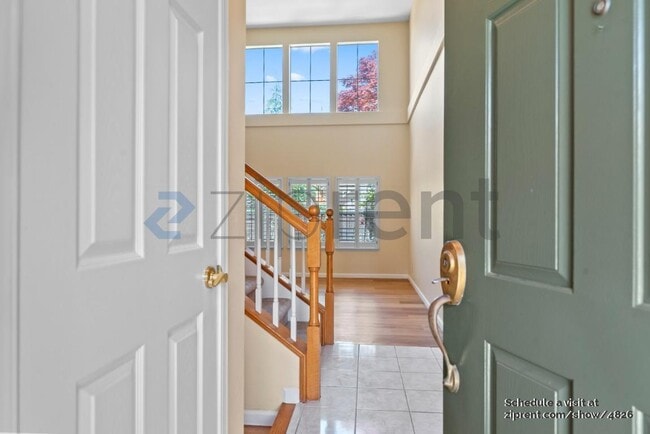 Photo - 439 Sandhurst Dr